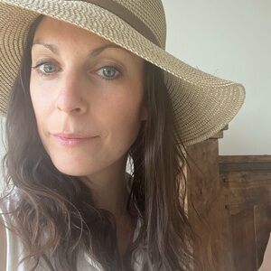 Meet your Posher, Ellie ♡